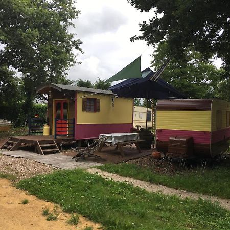 La Roulotte Chainoux Bains-sur-Oust Exterior photo